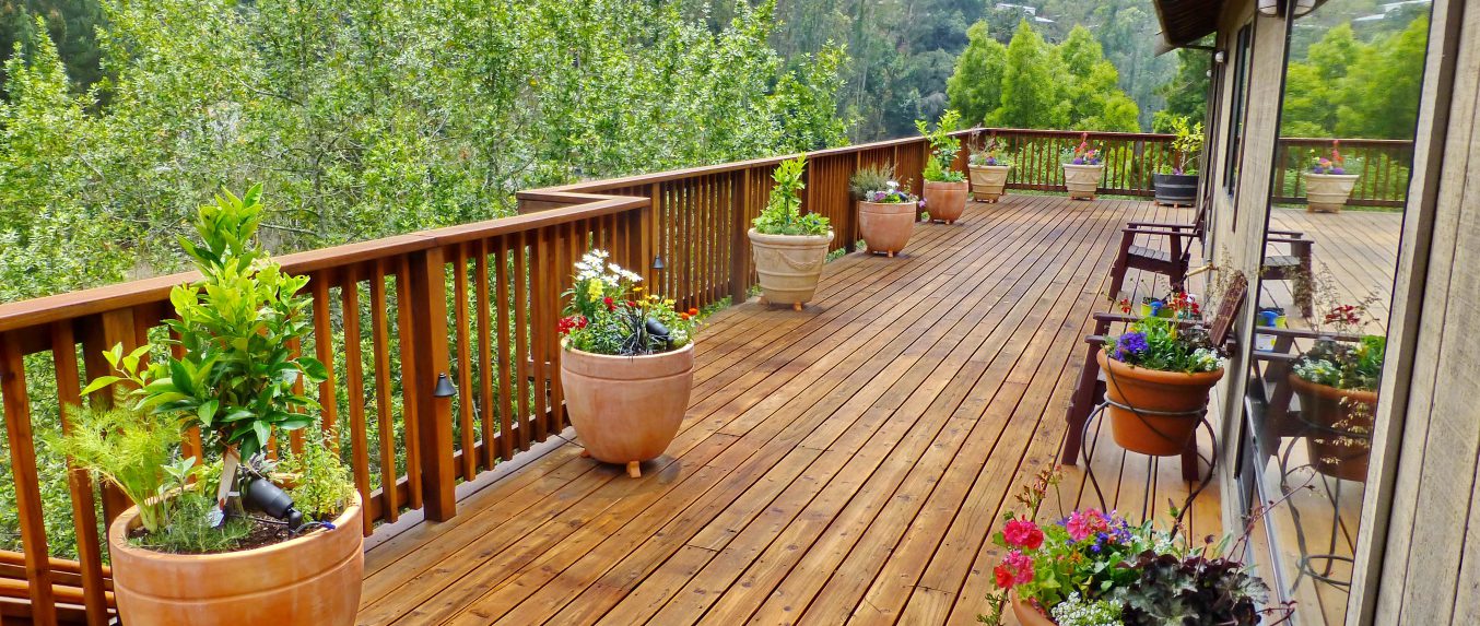 Tips to Clean Your Deck before Your Labor Day Party