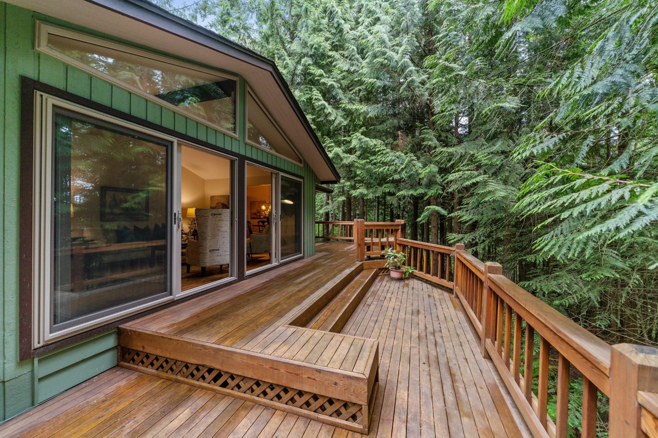 Don’t DIY Your Deck – Hire a Qualified Orinda Deck Builder Instead