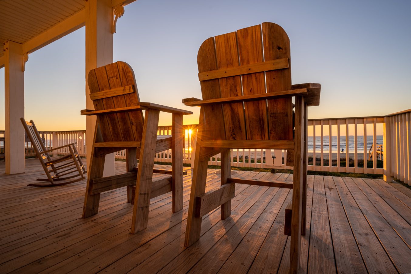 How to Stay Warm on Your Deck for Year-Round Comfort